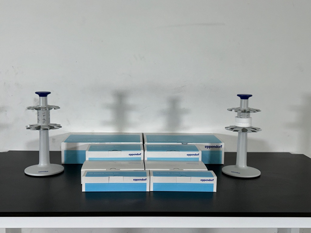 Image of Eppendorf Research Plus Kit w/ Stands